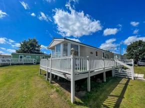 Lovely Caravan With Decking At Breydon Water In Norfolk Ref 10027Rp